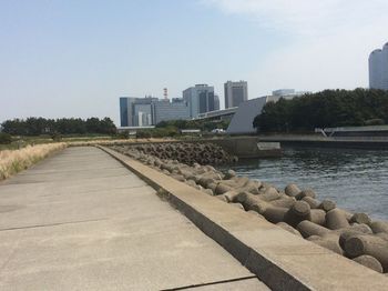(21)浜田川沿いの舗装路.jpg